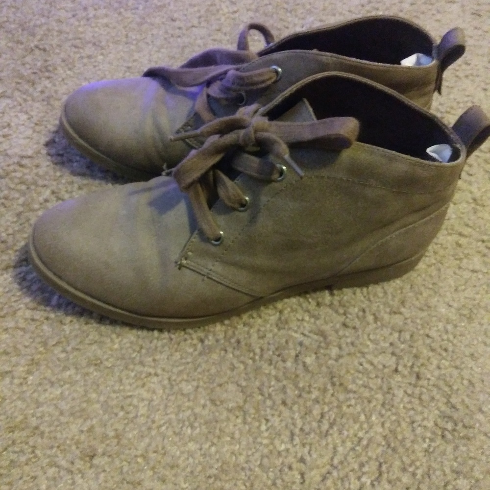 Botas - Picture 3 of 3